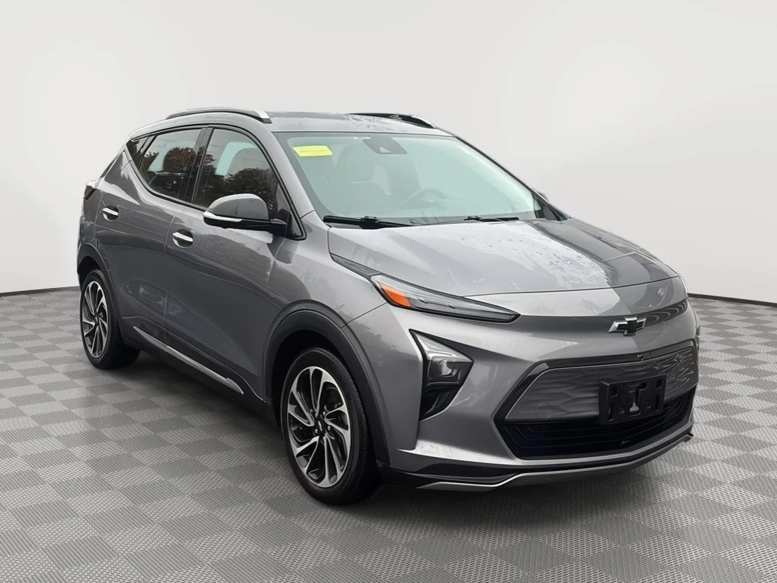 Used 2022 Gray Ghost Metallic Chevrolet Premier image 3