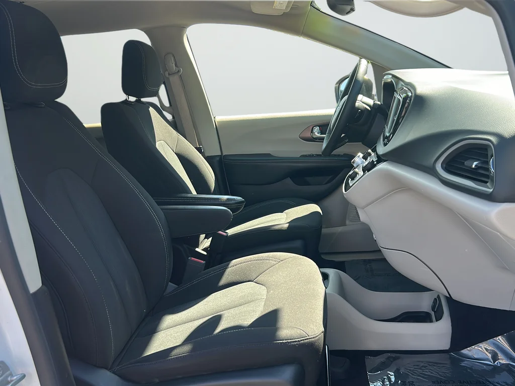 Used 2023 White Chrysler LX image 14