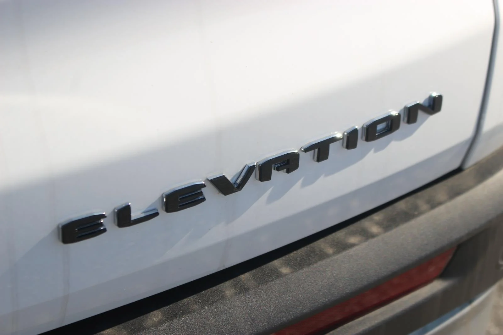 New 2025 Summit White GMC Elevation image 10