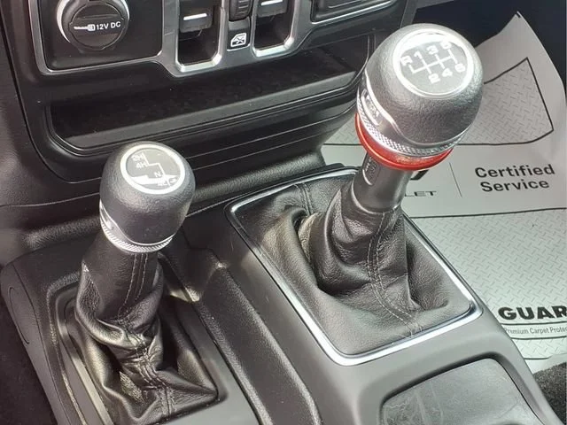 Used 2022  Jeep Unlimited Sport Altitude image 11