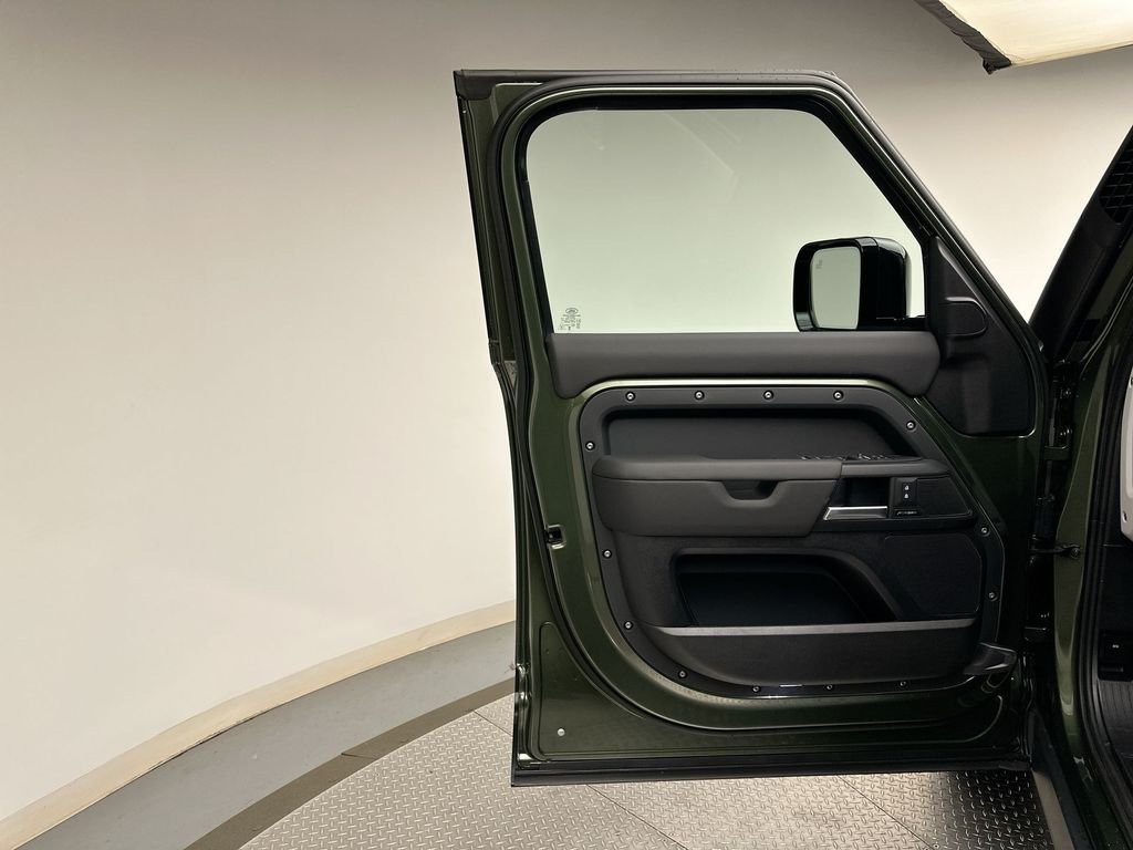 New 2026 Woolstone Green Metallic Land Rover S image 9