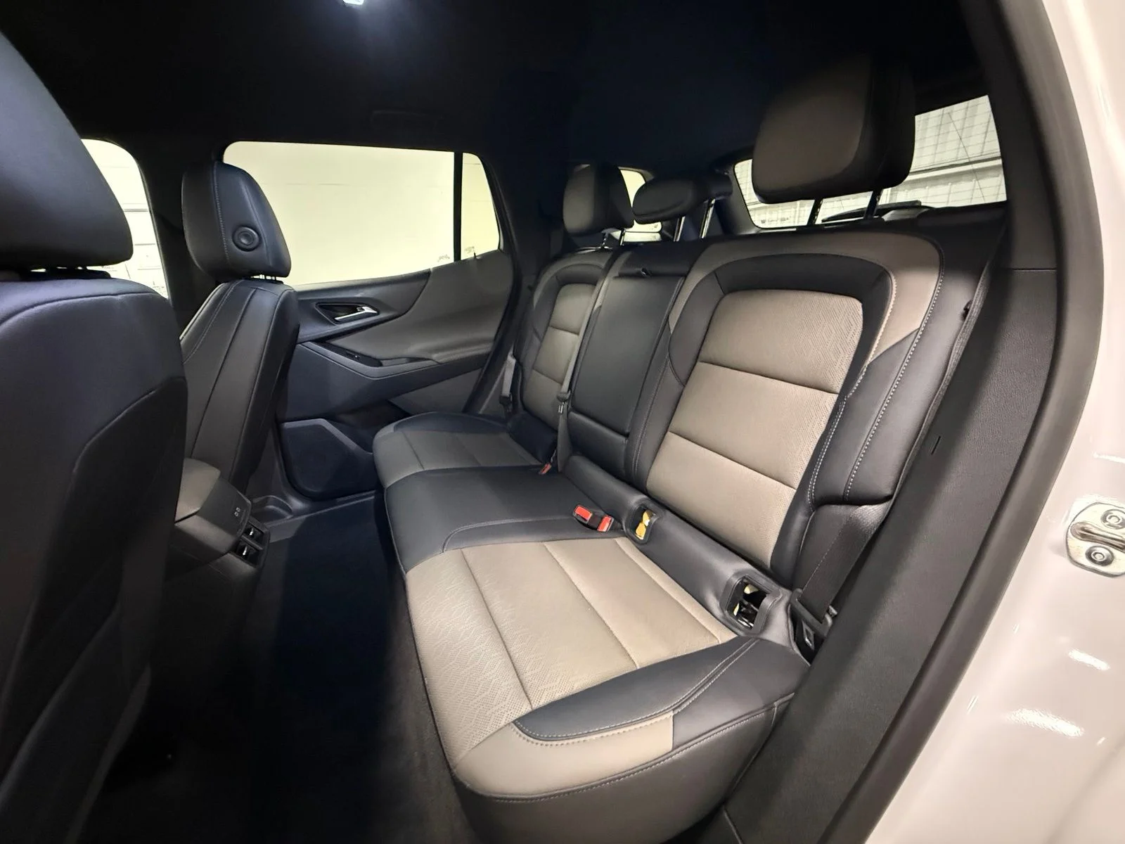 Used 2025 White Chevrolet LT image 23