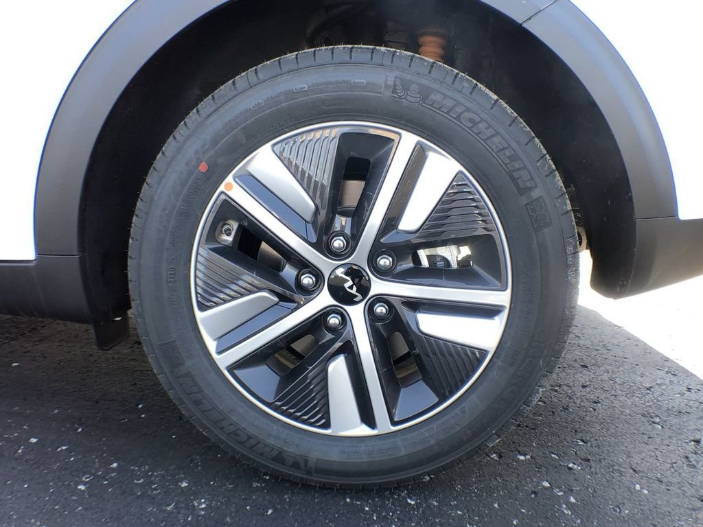 Used 2022 White Kia EX Premium image 42