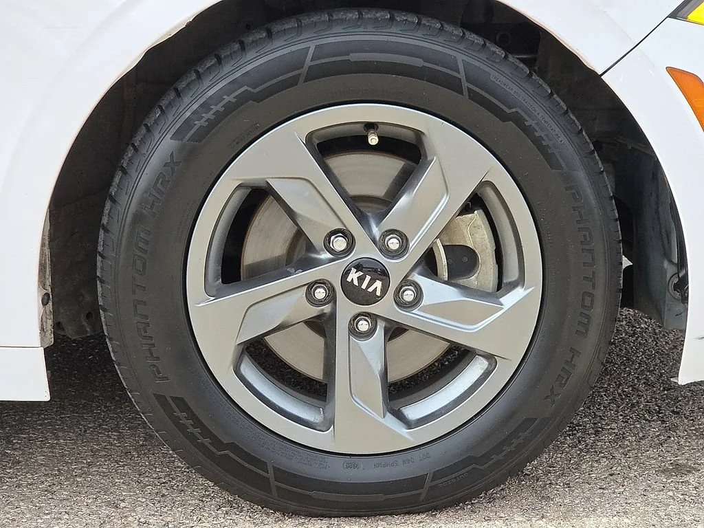 Used 2021 White Kia LXS image 8