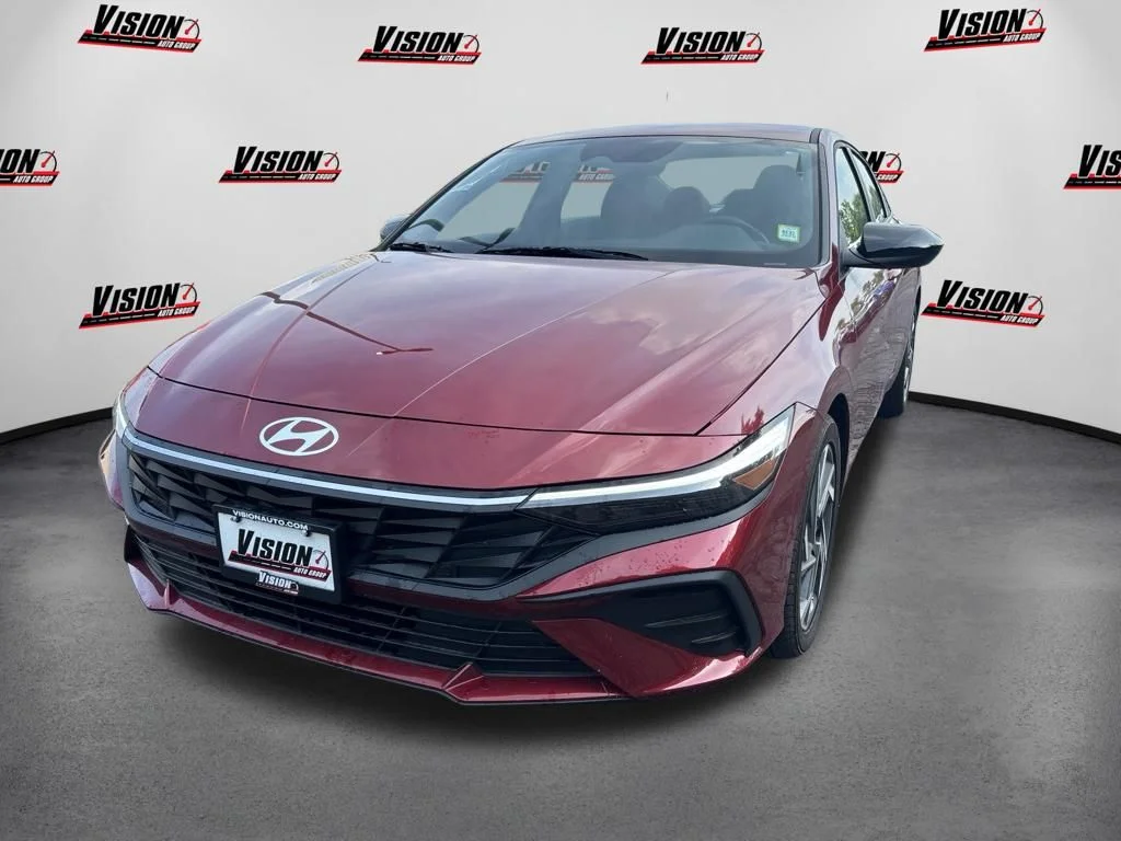 Used 2025 Red Hyundai SEL Sport image 1