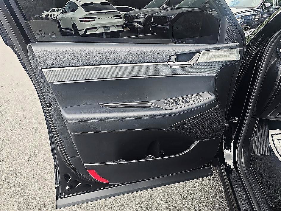 Used 2024 Abyss Black Pearl Hyundai SEL 7P image 10