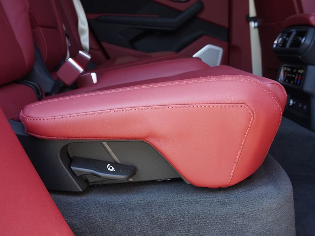 Used 2022 Black Lamborghini Base image 36