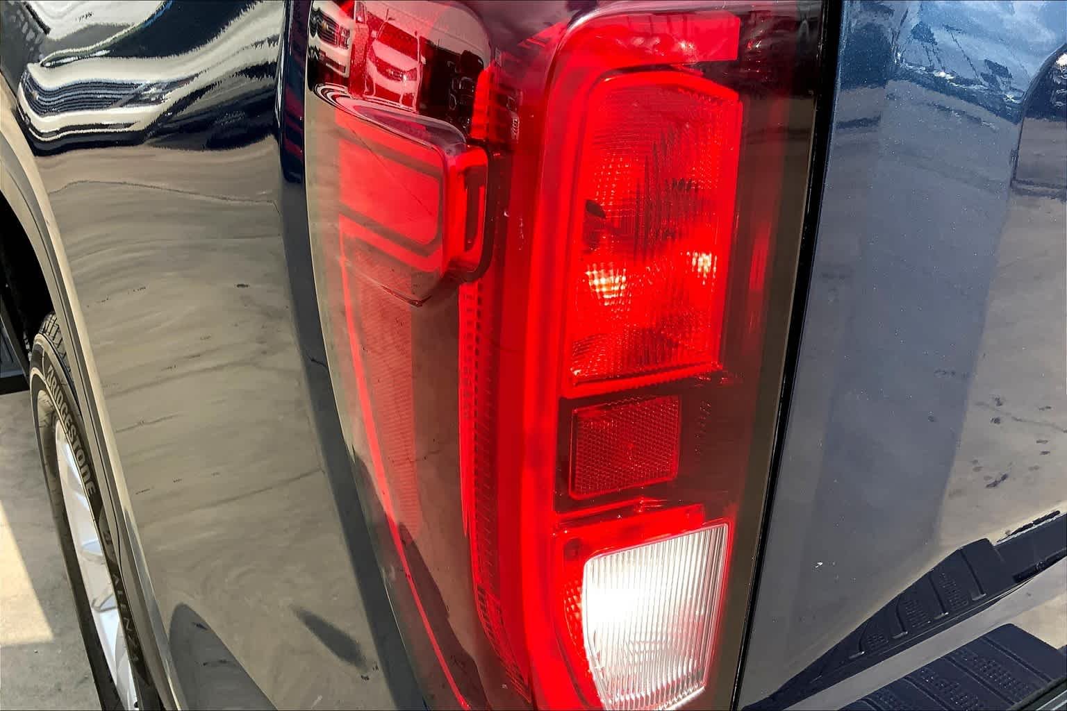 Used 2019 Pacific Blue Metallic GMC SLE image 29
