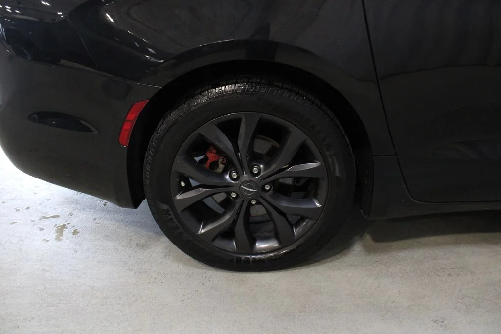 Used 2019 Black Chrysler Touring L Plus image 26