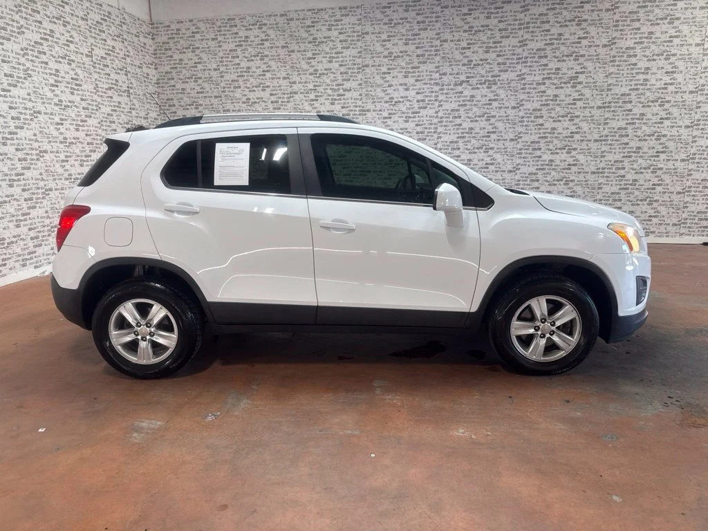 Used 2016 Summit White Chevrolet LT image 8