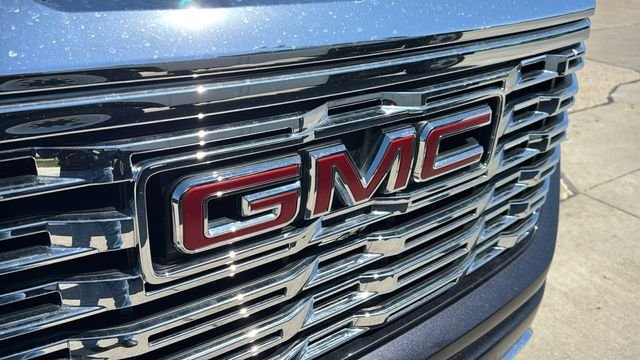 Used 2024 Silver GMC Denali image 3