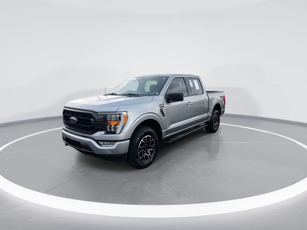 Used 2023 Silver Ford XLT image 4