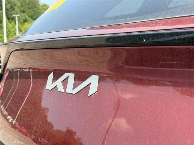 Used 2023 Red Kia X-Line image 14