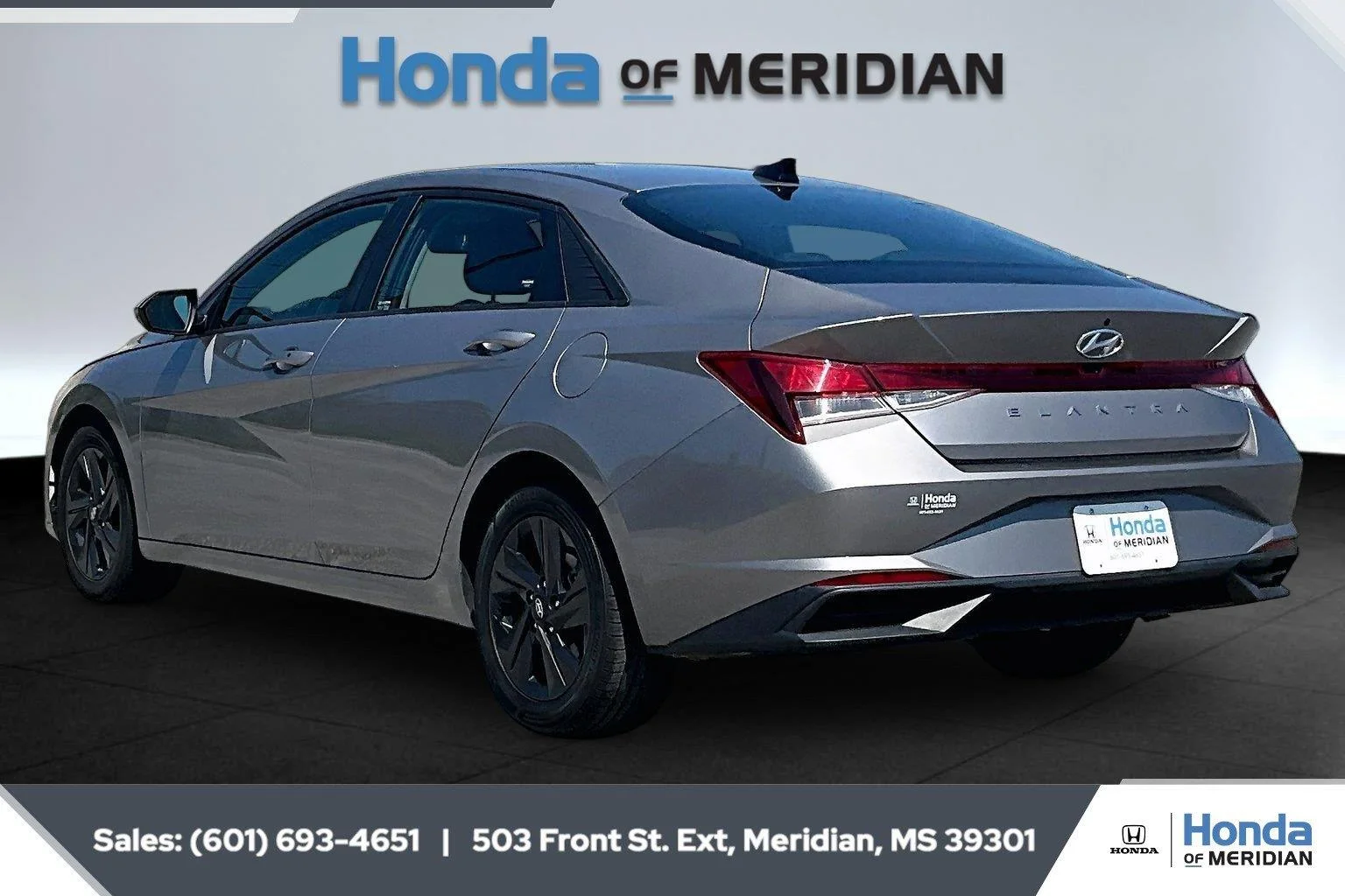 Used 2022 Fluid Metal Hyundai SEL image 2