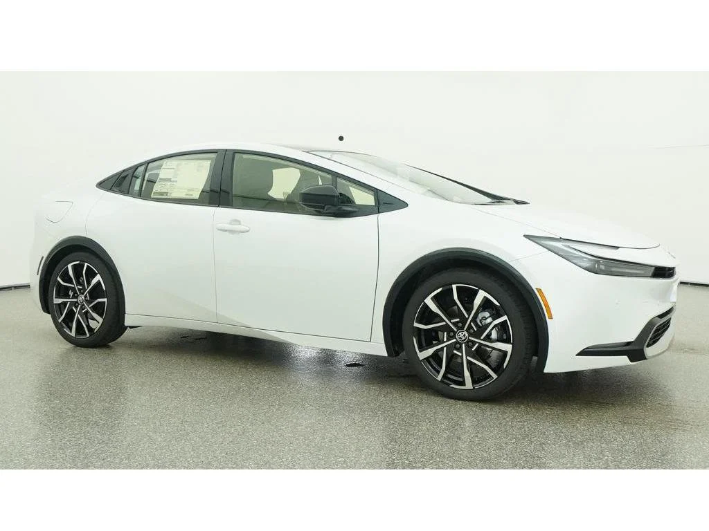 New 2026 Wind Chill Pearl Toyota XSE image 28