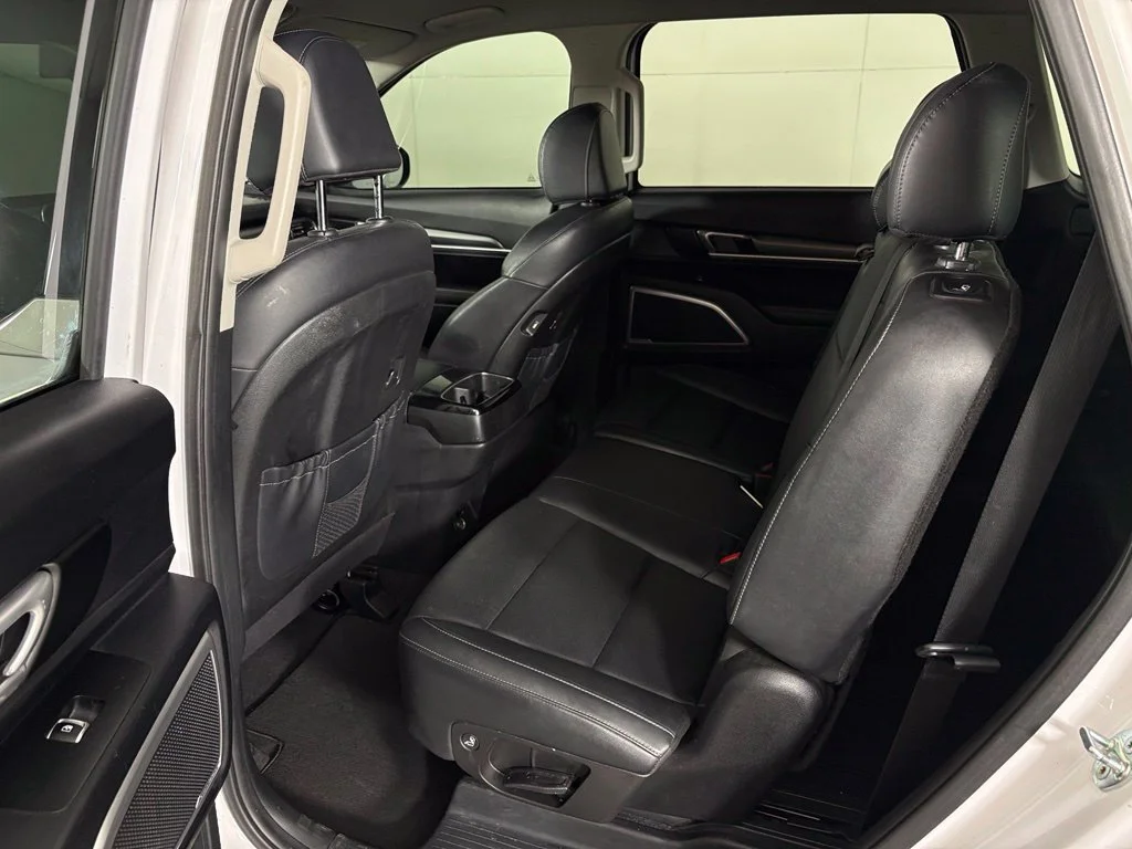 Used 2022 White Kia LX image 35