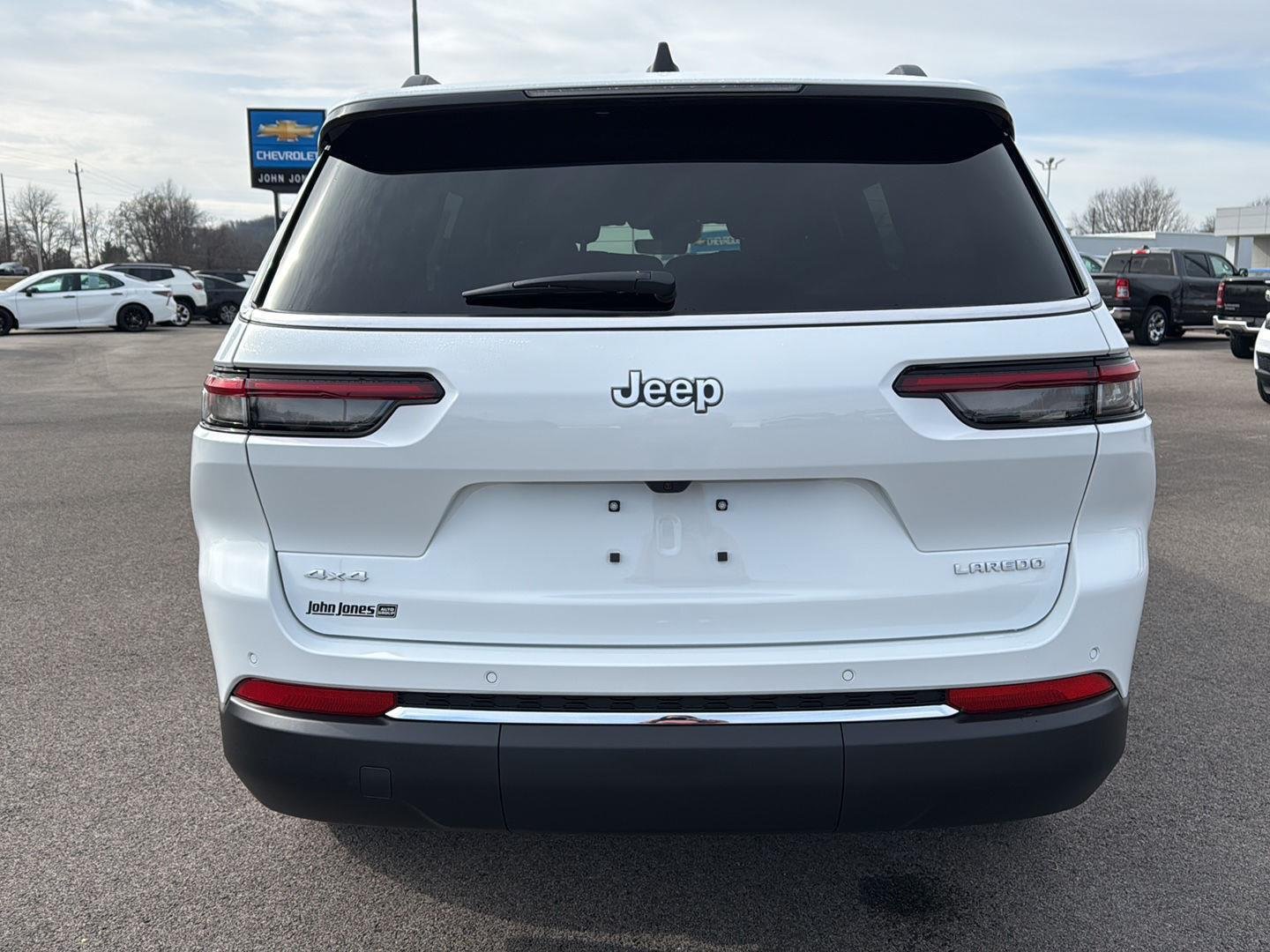 New 2026 Bright White Clear-Coat Exterior Paint Jeep Laredo X image 22