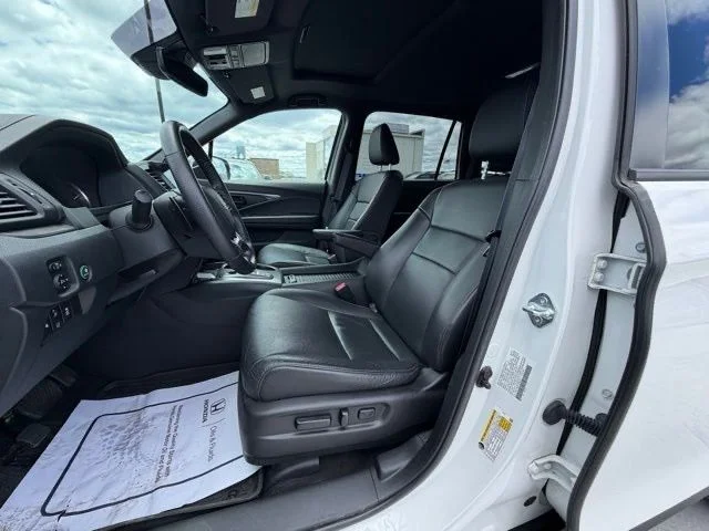 Used 2023  Honda EX-L image 10