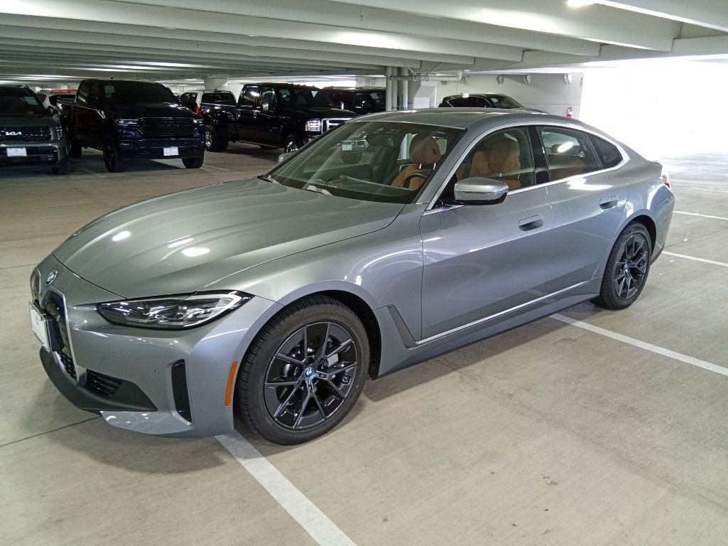 2023 BMW i4 eDrive40's photo