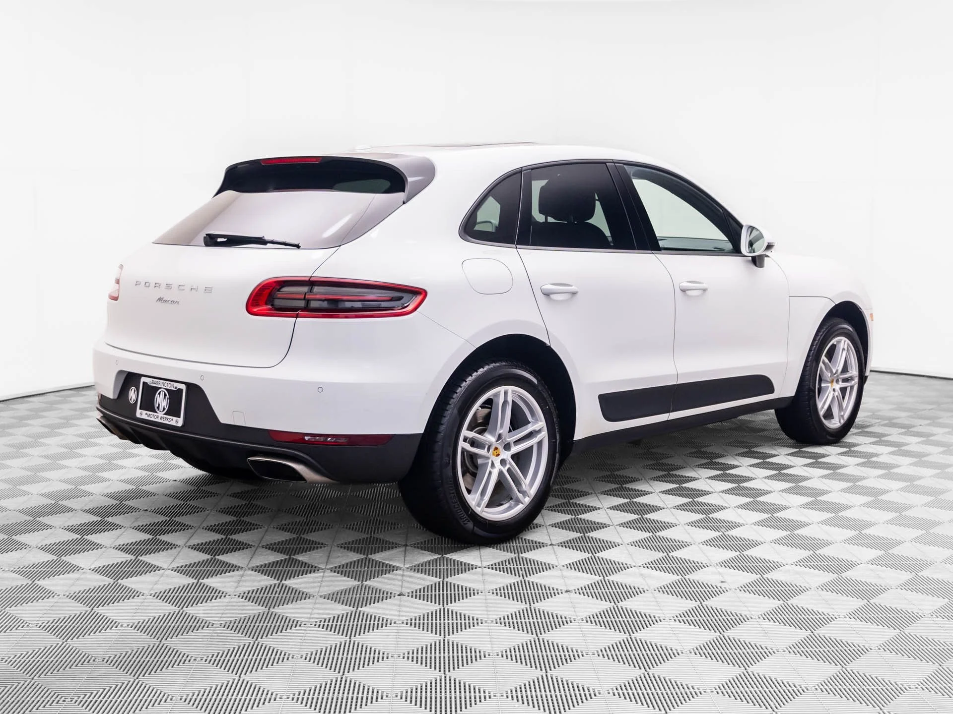 Used 2017  Porsche  image 8