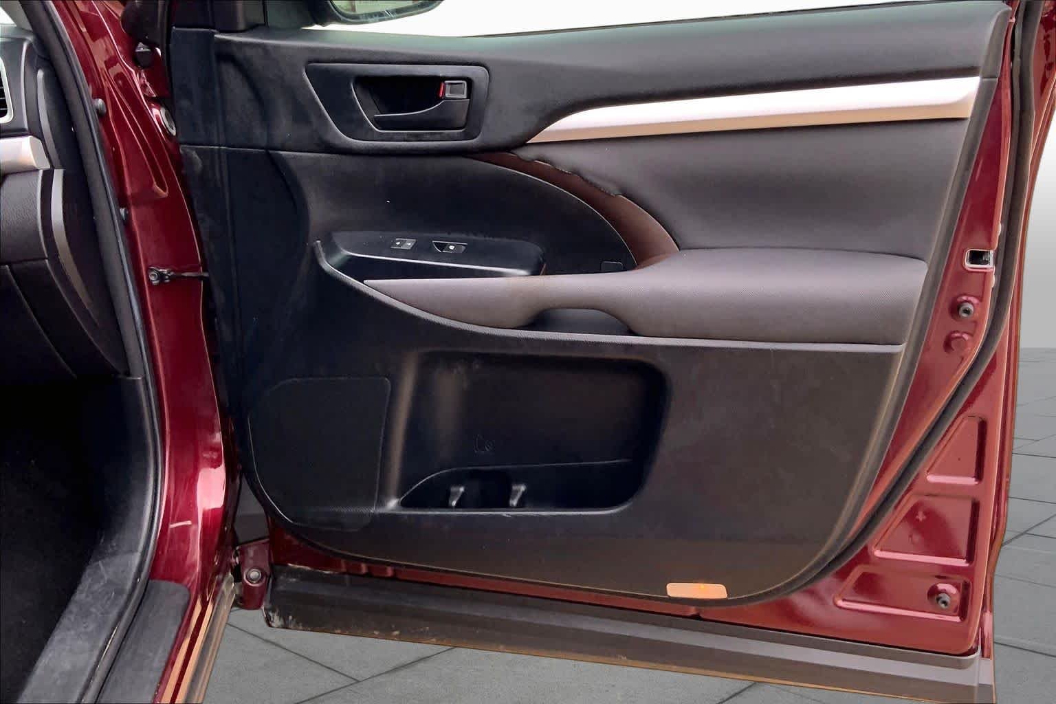 Used 2018 Ooh La La Rouge Mica Toyota LE image 22