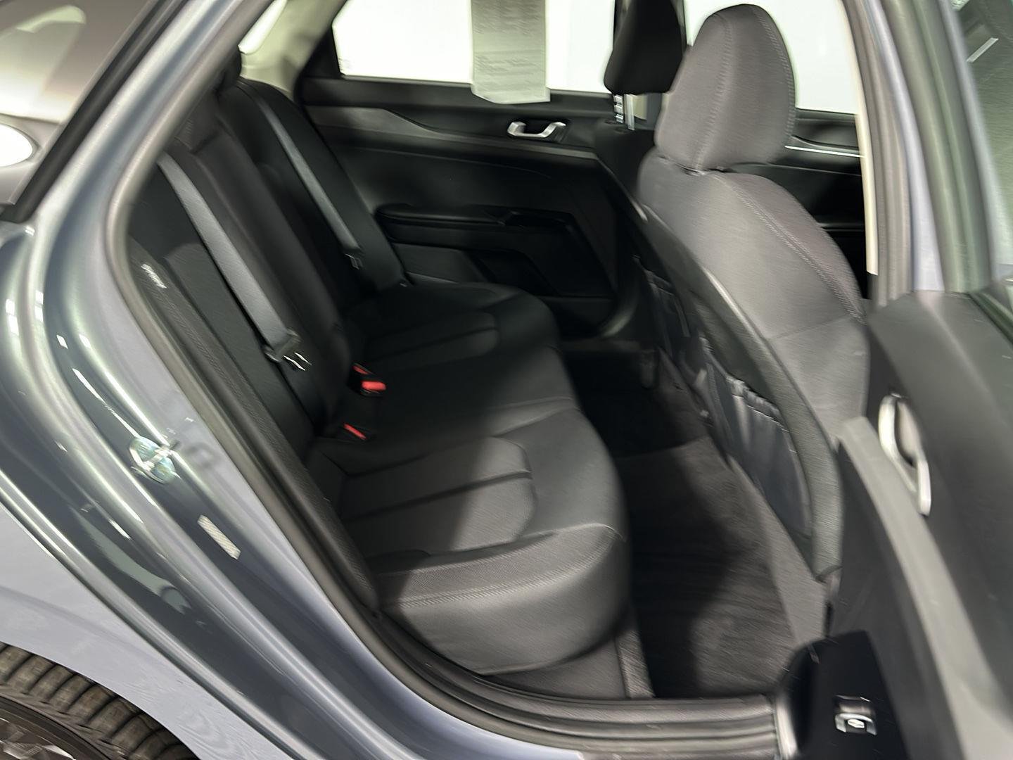 Used 2023 Everlasting Silver Kia LXS image 27
