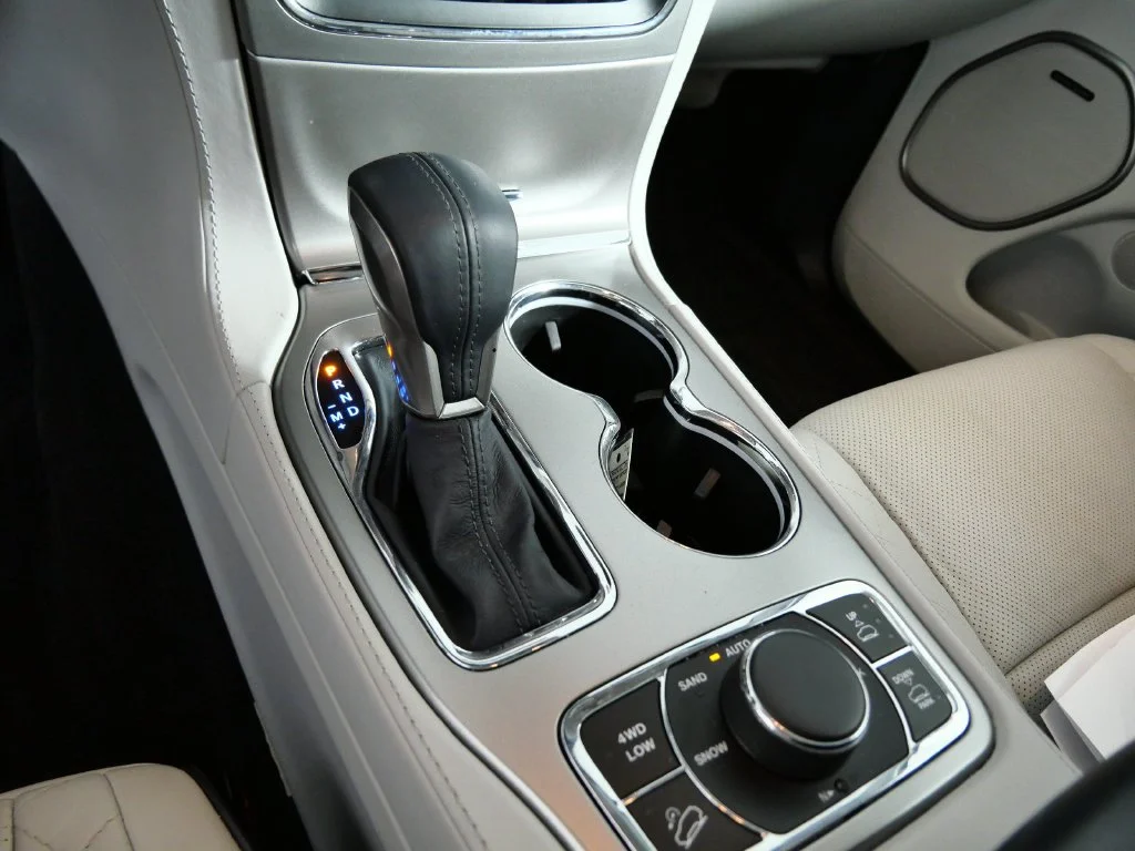 Used 2017 White Jeep Summit image 22