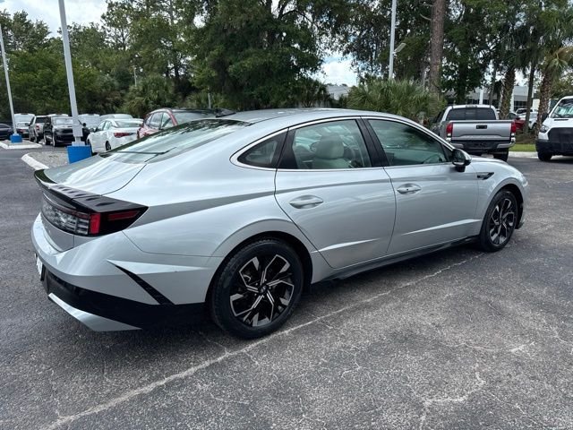 Used 2025 Silver Hyundai SEL image 7