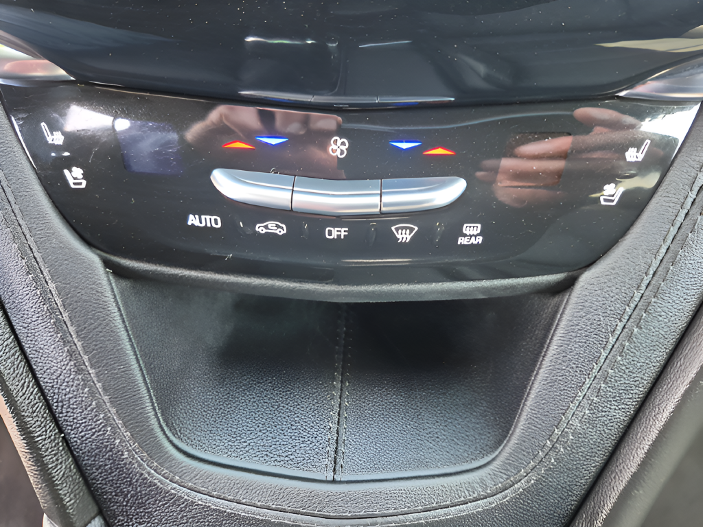 Used 2024  Cadillac Sport image 22