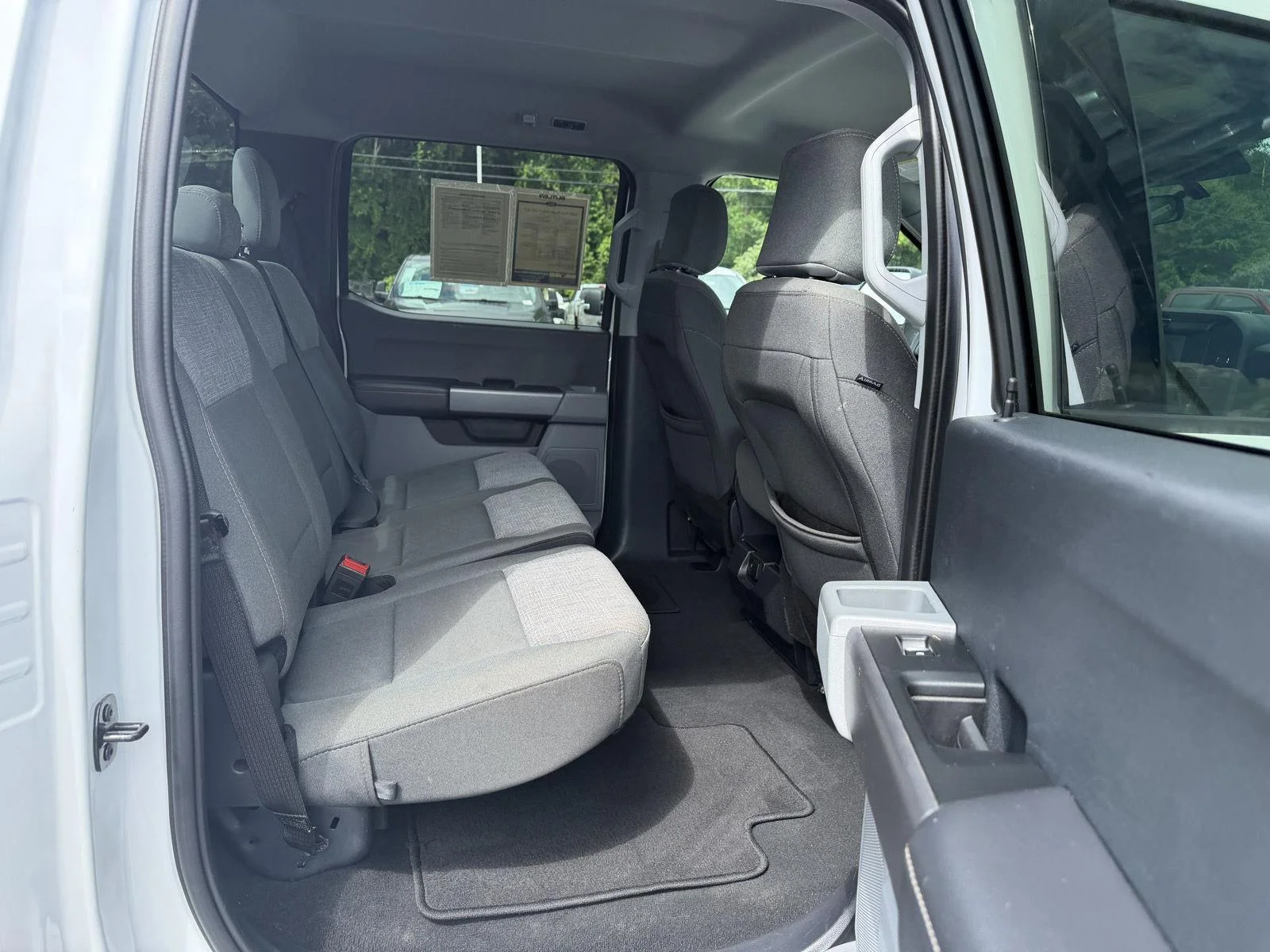 Used 2025 Oxford White Ford XLT image 14