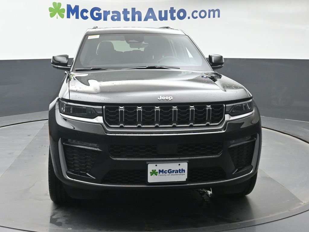 New 2026 Diamond Black Crystal Pearlcoat Jeep Limited image 5