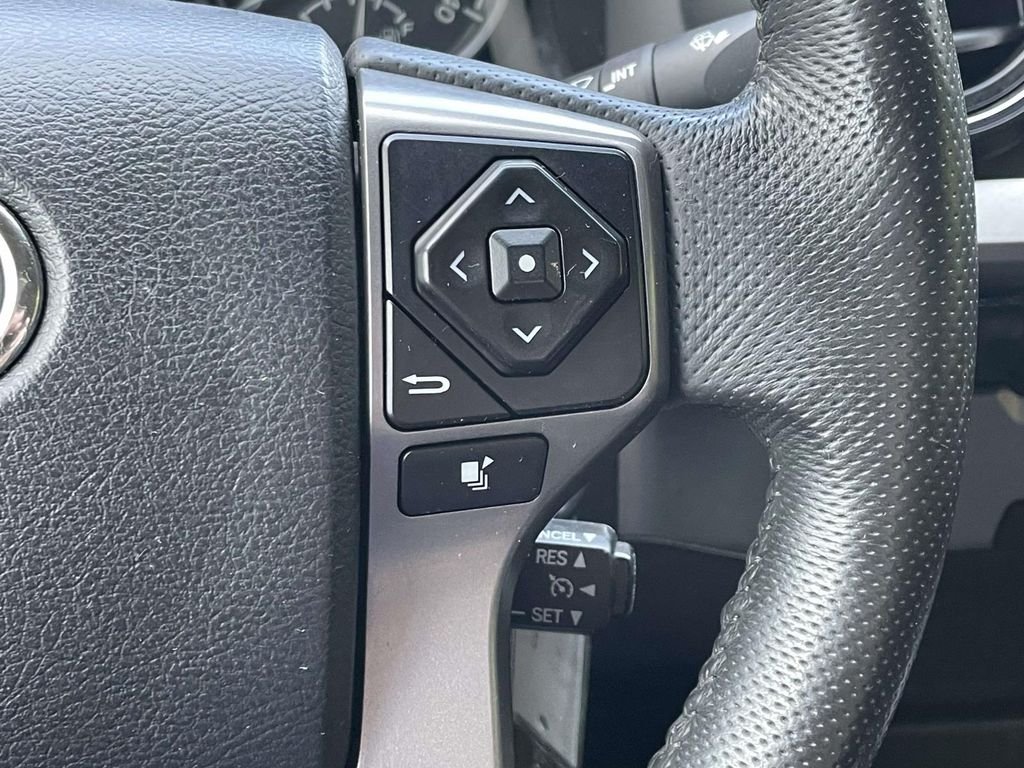 Used 2017  Toyota SR5 image 20