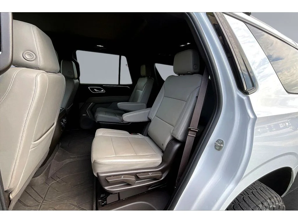Used 2023 Summit White Chevrolet Z71 image 18