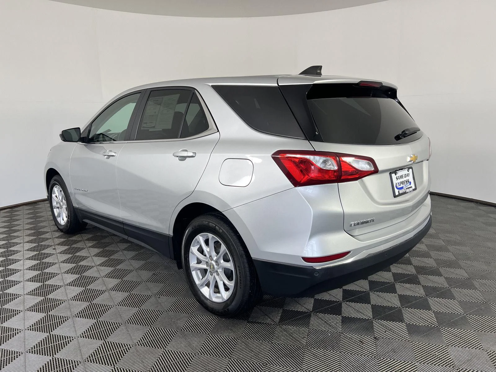 Used 2021 Silver Ice Metallic Chevrolet LT image 5