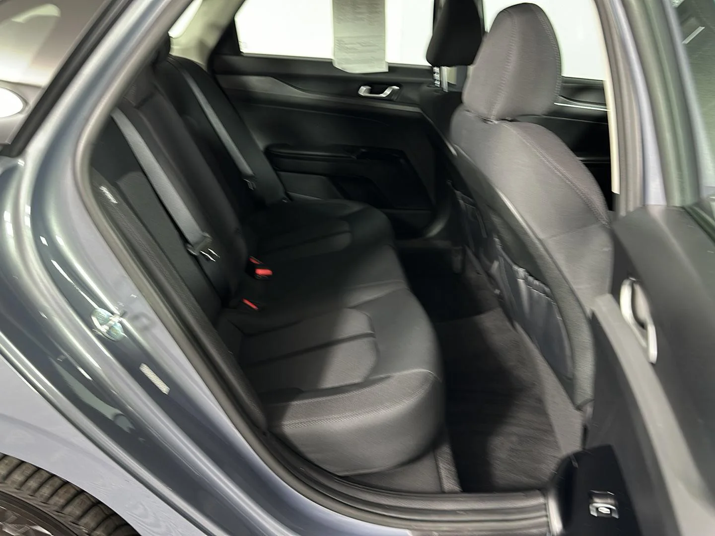 Used 2023 Everlasting Silver Kia LXS image 27