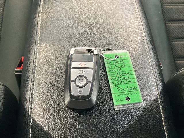 Used 2019 Black Ford SE image 37