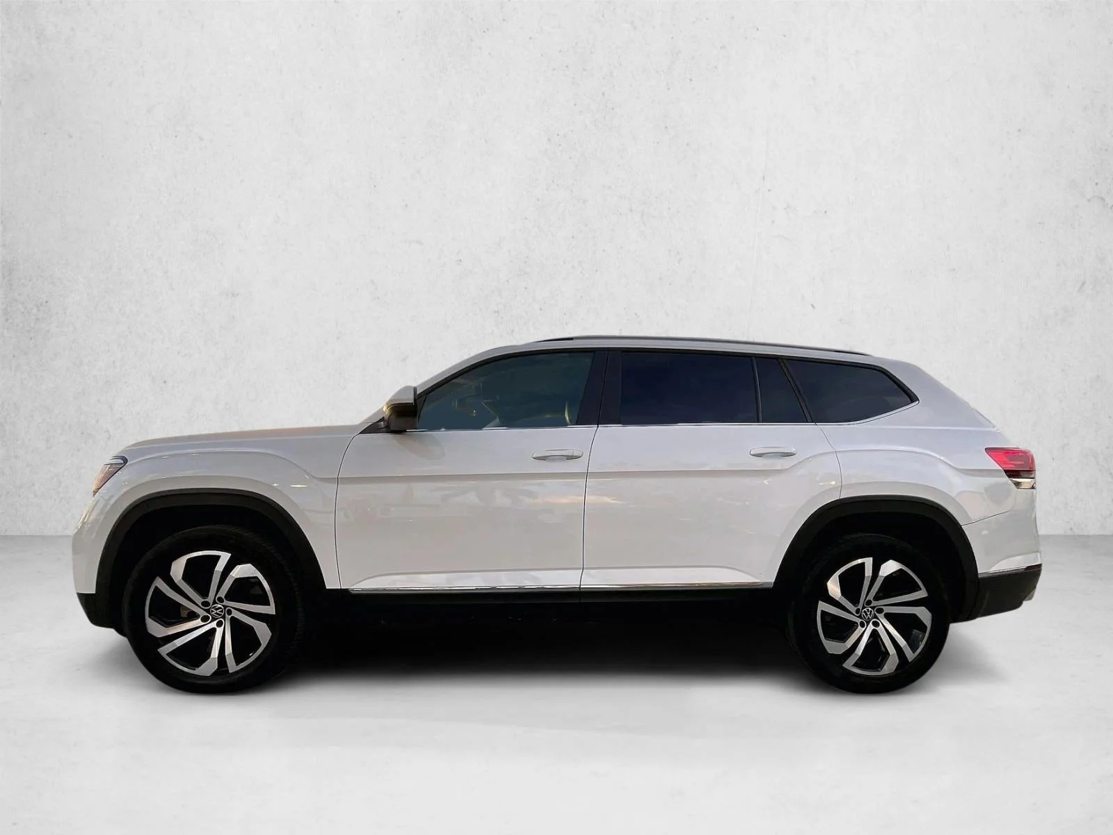 Used 2022 White Volkswagen 3.6L V6 SEL image 6