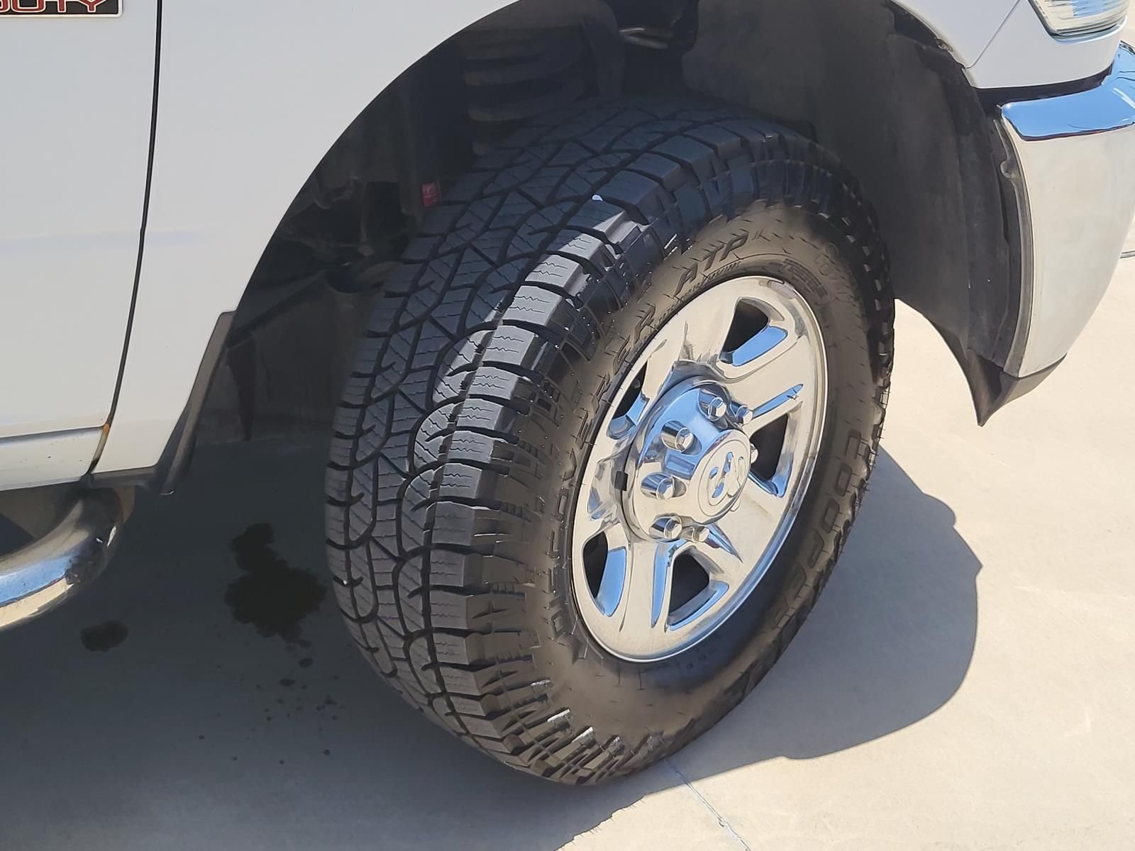 Used 2017 Bright White Clearcoat Ram SLT image 6