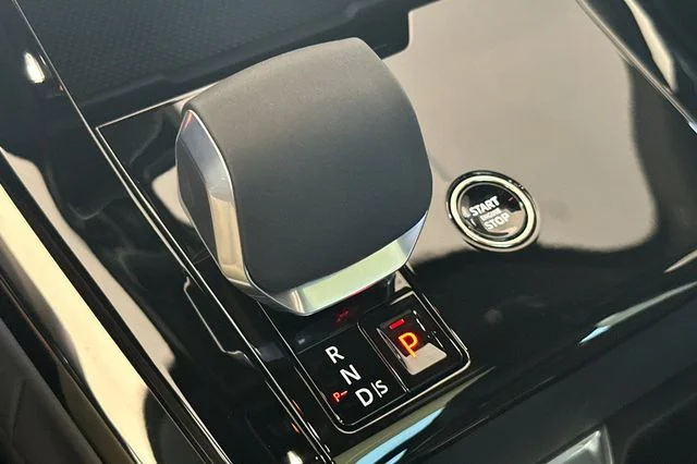 New 2026 Borasco Grey Land Rover SE image 20