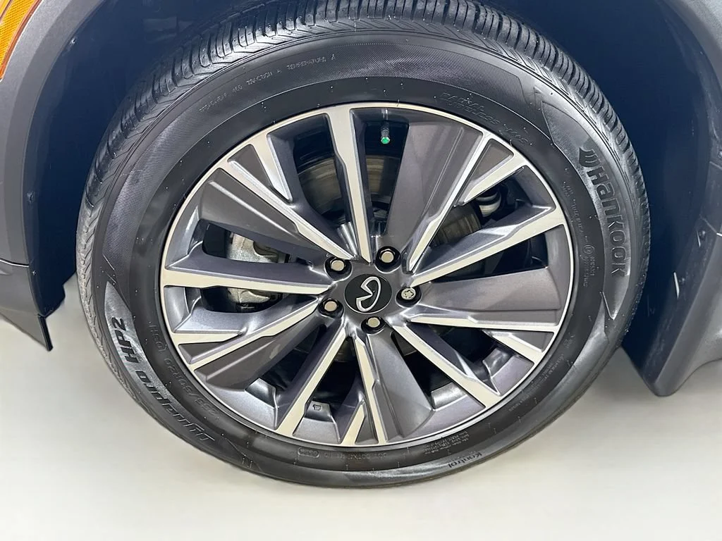 Certified Used 2026 White INFINITI LUXE image 43