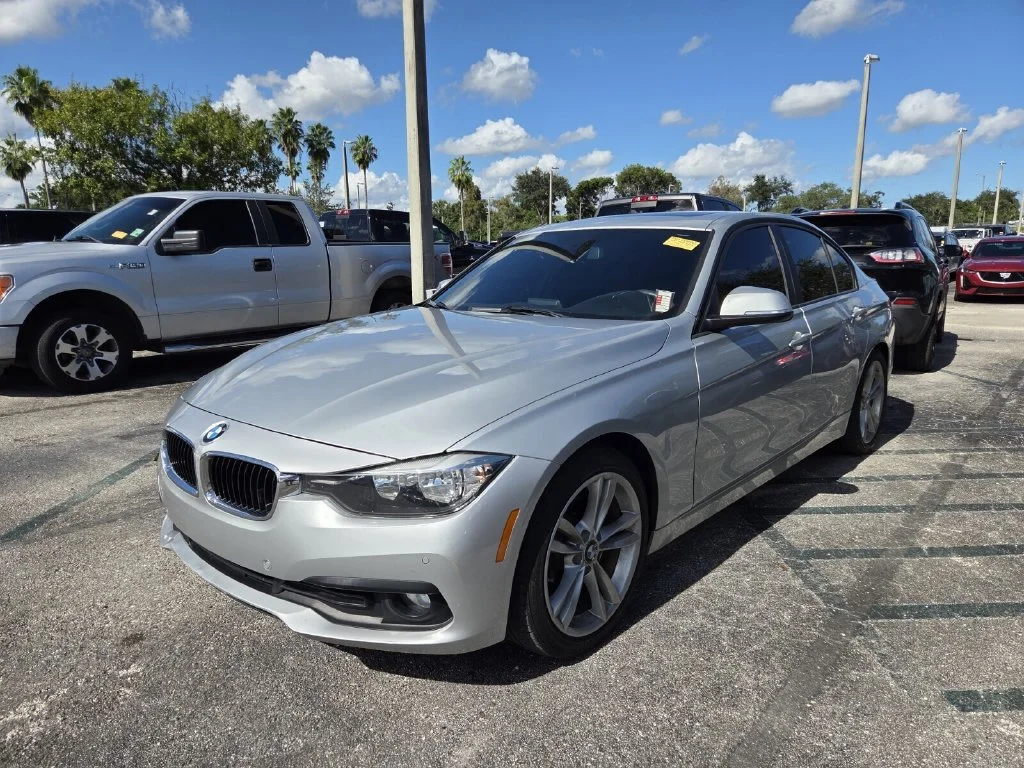 Used 2016 Glacier Silver Metallic BMW 320i image 3