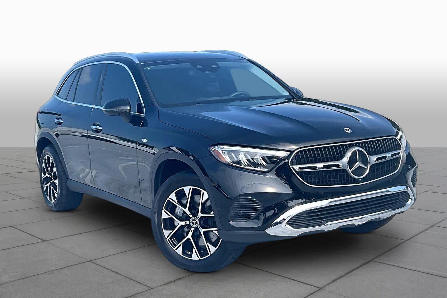 Used 2025 Obsidian Black Metallic Mercedes-Benz GLC 350e image 3