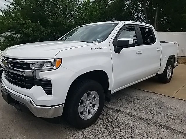 Used 2022 White Chevrolet LT image 14