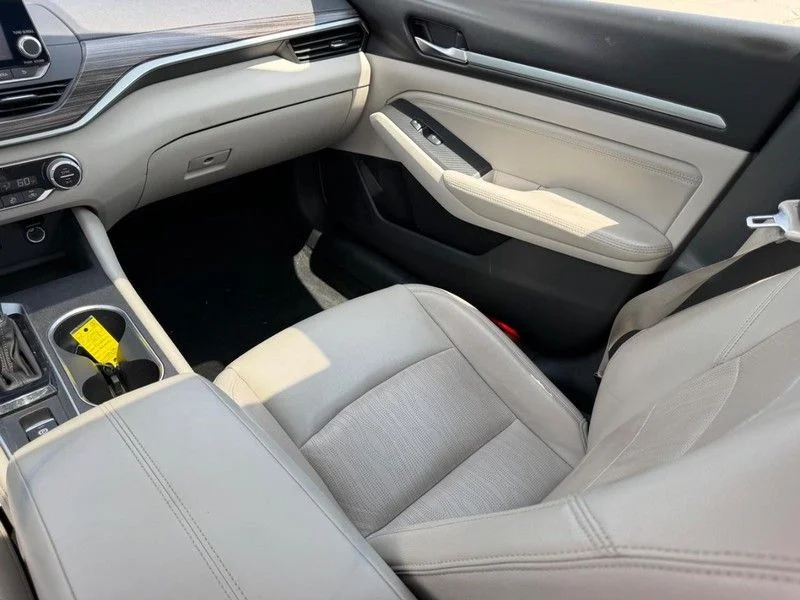 Used 2019 White Nissan 2.5 Platinum image 16