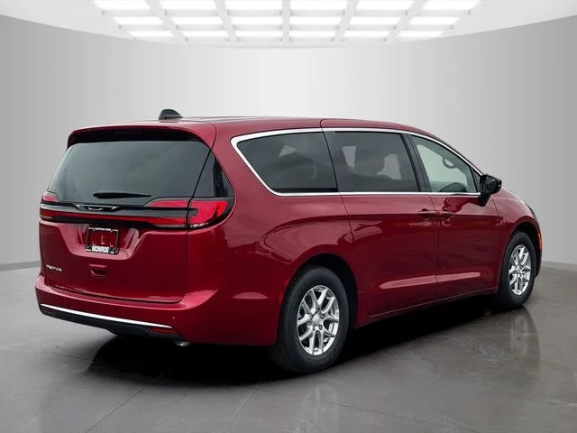 New 2027 Red Hot Pearl-Coat Exterior Paint Chrysler Select image 7