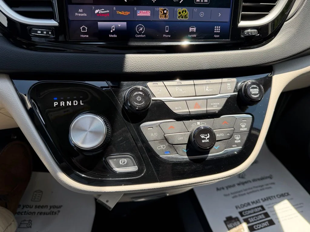 Used 2024 Silver Chrysler Touring L image 15