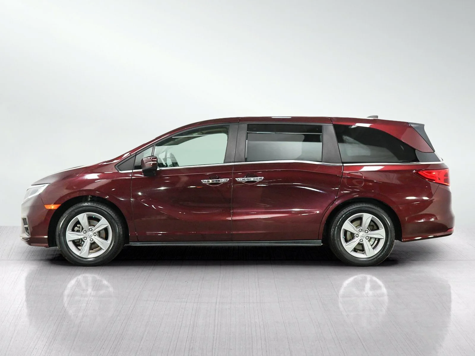 Used 2018 Honda Odyssey EX-L with VIN 5FNRL6H77JB084596 for sale in Wayzata, Minnesota