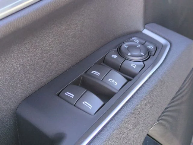 Used 2025 Silver GMC SLT image 13