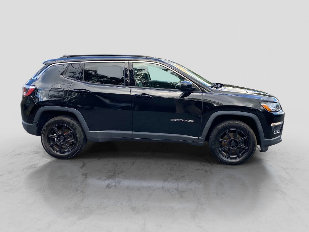 Used 2019 Black Jeep Latitude image 10