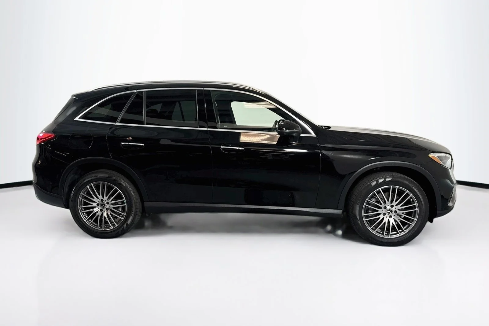 Used 2024 Obsidian Black Metallic Mercedes-Benz GLC 300 image 4